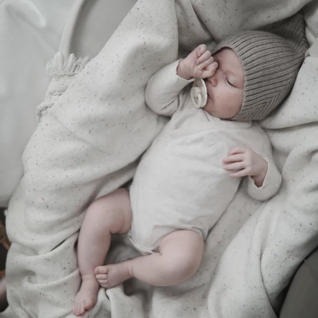 Mushie KNITTED CONFETTI BABY BLANKET - IVORY 2 Mushie KNITTED CONFETTI BABY BLANKET - IVORY - Afbeelding 2