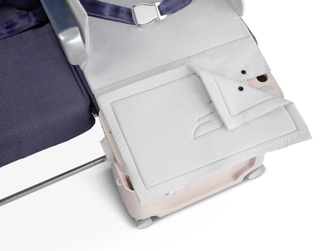 JETKIDS V3 BY STOKKE 19-INCH RIDE-ON CARRY-ON SUITCASE- PINK 5 JETKIDS V3 BY STOKKE 19-INCH RIDE-ON CARRY-ON SUITCASE- PINK - Afbeelding 5